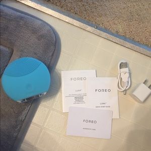 Foreo Luna for sensitive skin cleansing tool.